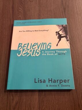 Believing Jesus: A Journey Through the Book of Acts - Lisa Harper